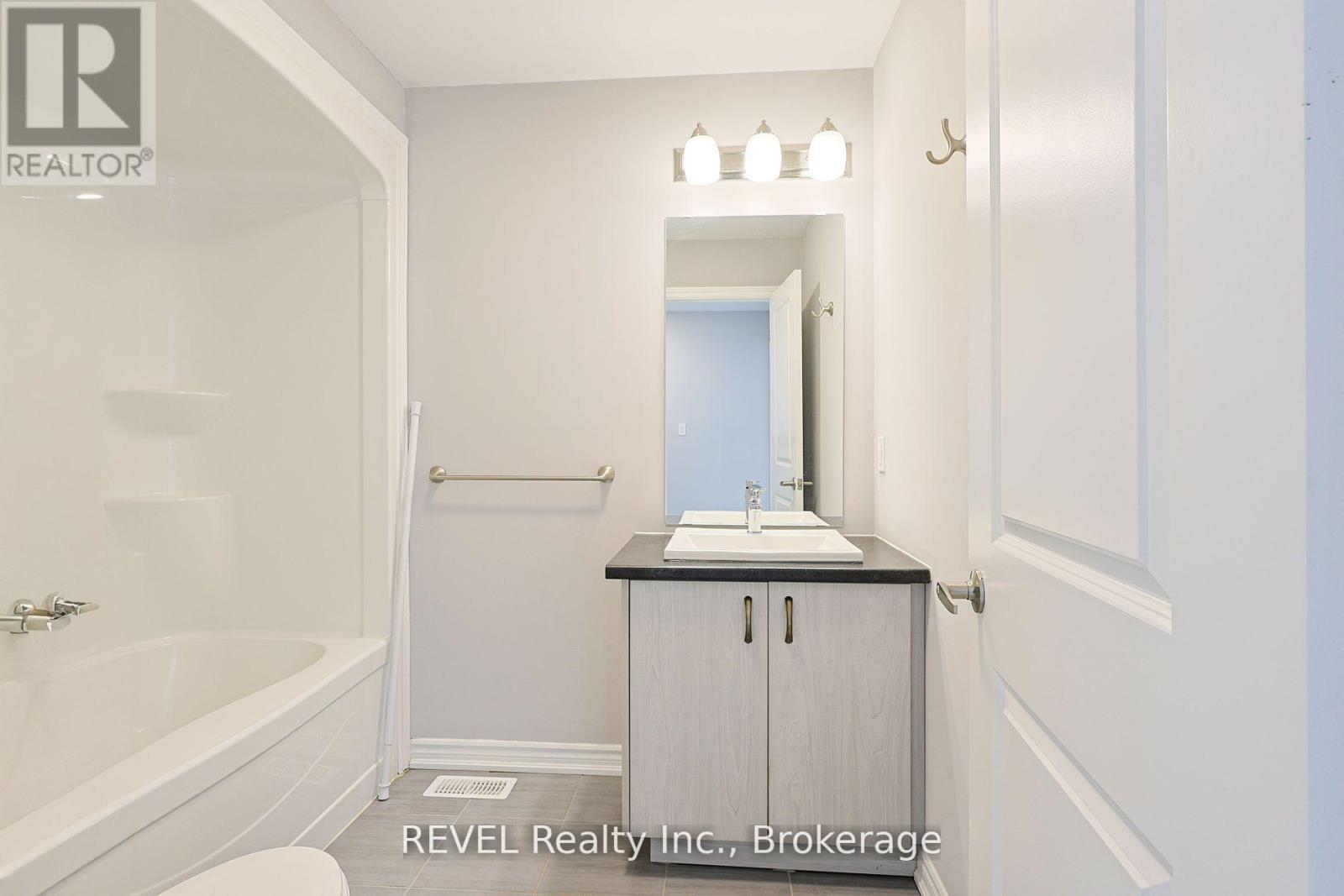 139 Caroline Street, Welland, Ontario  L2B 0K1 - Photo 37 - X12648118