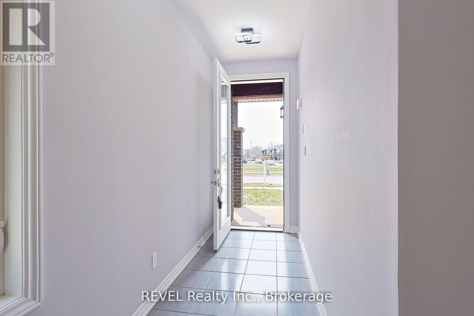 139 Caroline Street, Welland, Ontario  L2B 0K1 - Photo 6 - X12648118