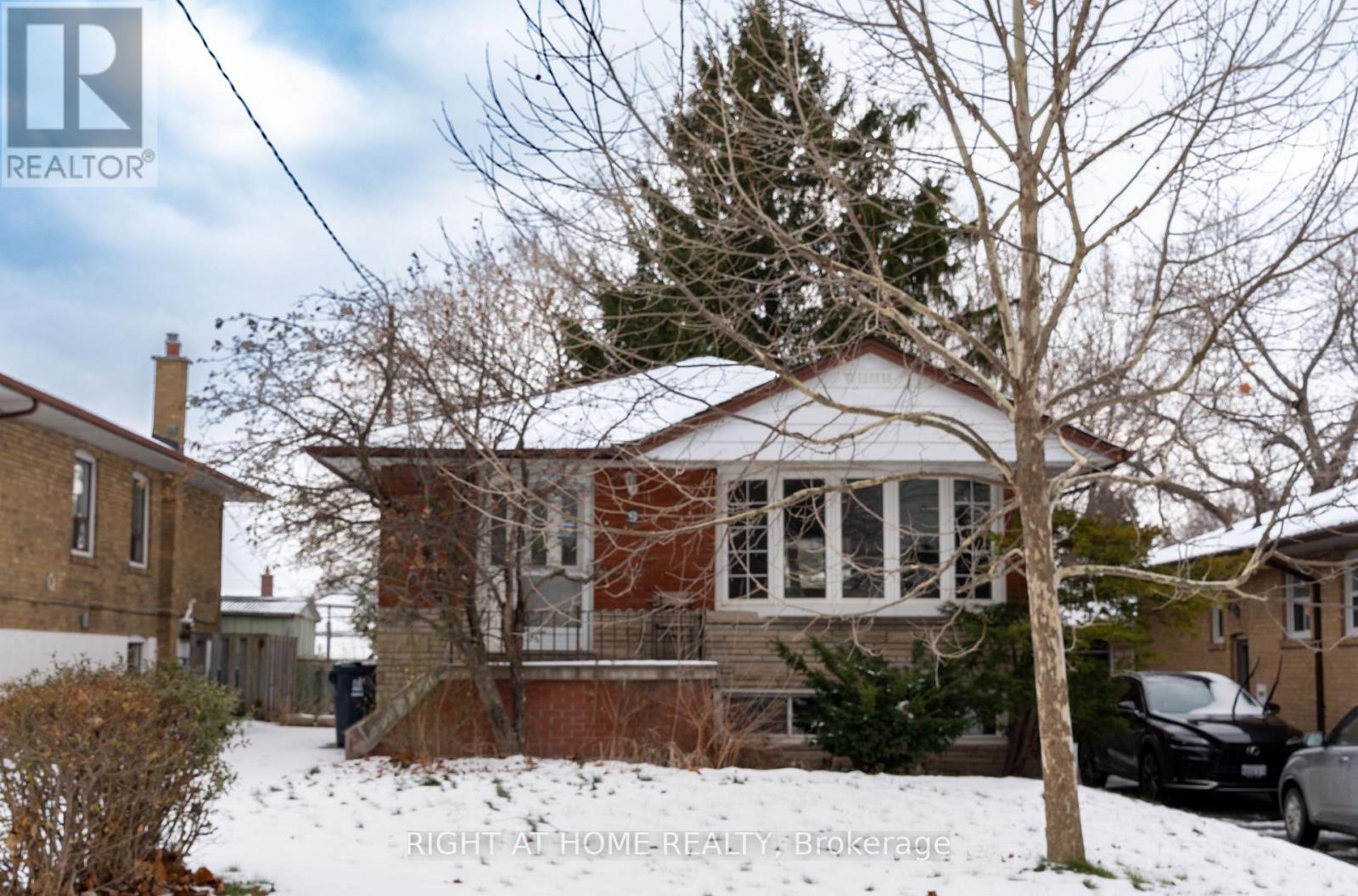 LOWER - 9 SYLLA AVENUE, Toronto, Ontario