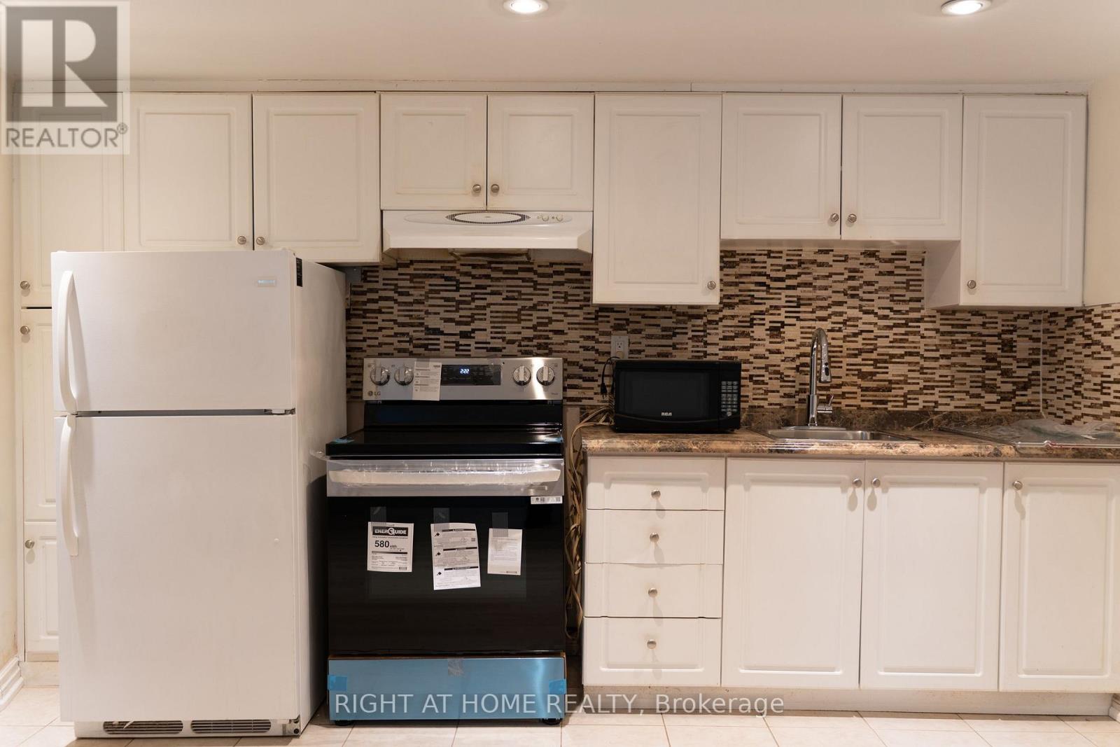 Lower - 9 Sylla Avenue, Toronto, Ontario  M1R 4W5 - Photo 4 - E12648092