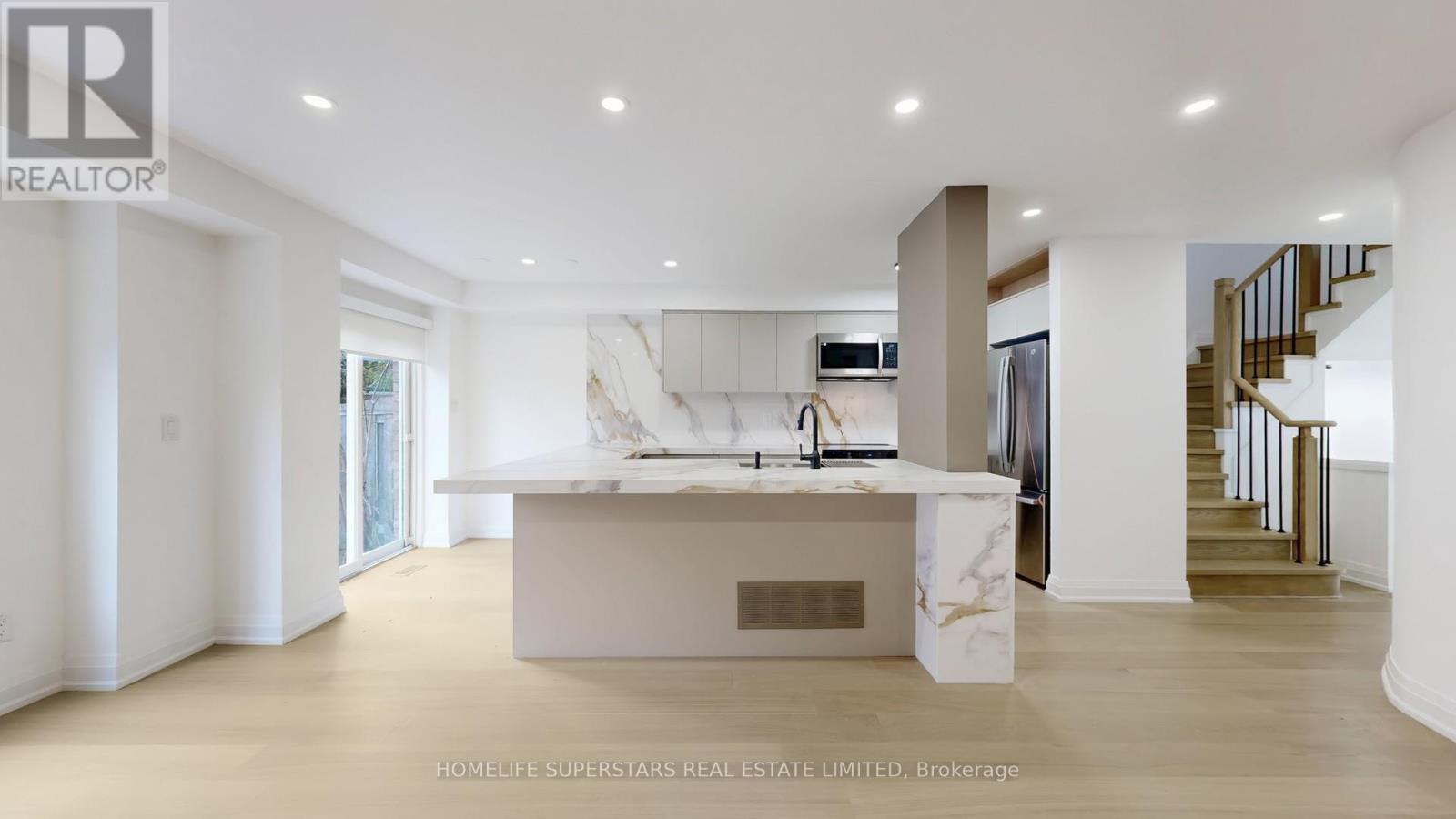 3 Playfair Road, Whitby, Ontario  L1N 9S8 - Photo 6 - E12648098