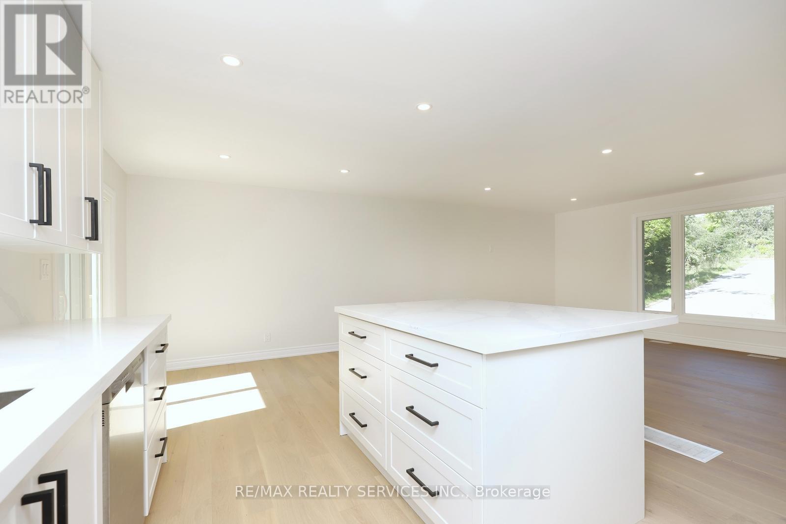 8570 Hwy 12, Oro-Medonte, Ontario  L3V 6H2 - Photo 11 - S12648182