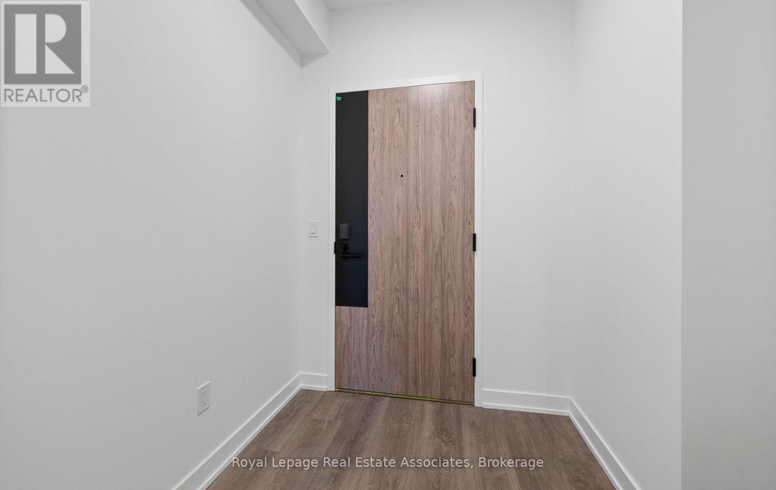 701 - 1007 The Queensway, Toronto, Ontario  M8Z 0H4 - Photo 5 - W12648132