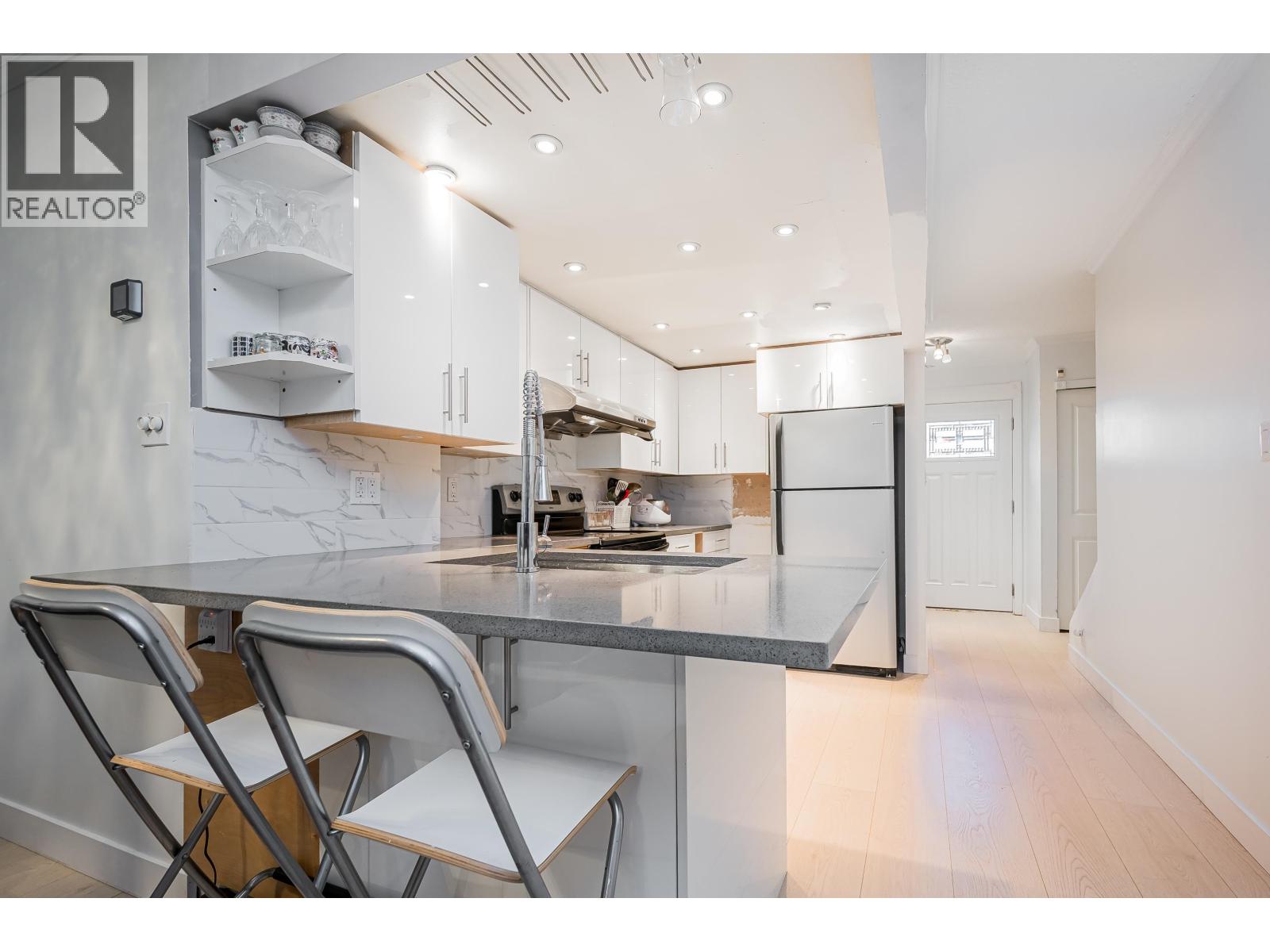 4814 Fernglen Drive, Burnaby, British Columbia  V5G 3V7 - Photo 8 - R3053131