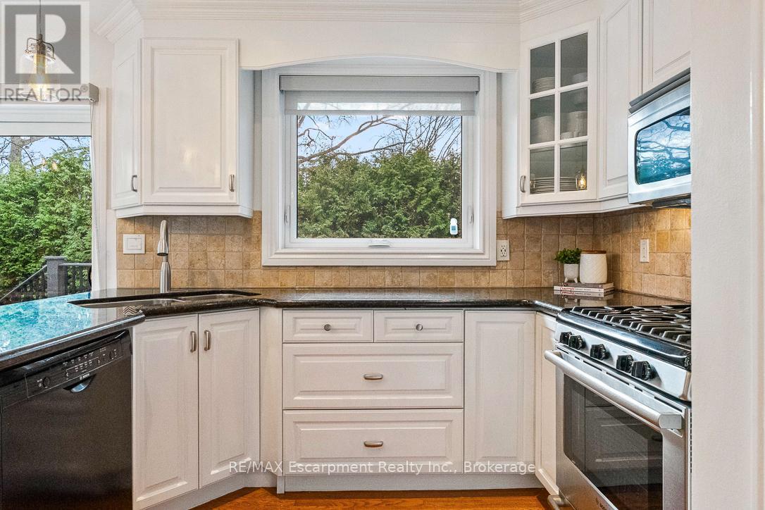 68 Glenmanor Drive N, Oakville, Ontario  L6K 2B4 - Photo 13 - W12585556