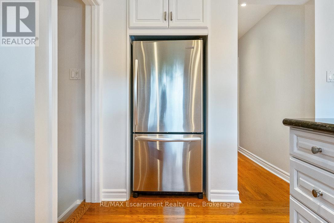 68 Glenmanor Drive N, Oakville, Ontario  L6K 2B4 - Photo 16 - W12585556