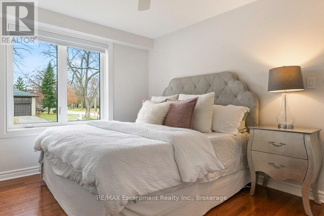 68 Glenmanor Drive N, Oakville, Ontario  L6K 2B4 - Photo 18 - W12585556