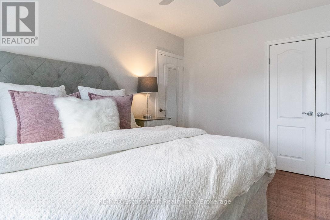 68 Glenmanor Drive N, Oakville, Ontario  L6K 2B4 - Photo 19 - W12585556