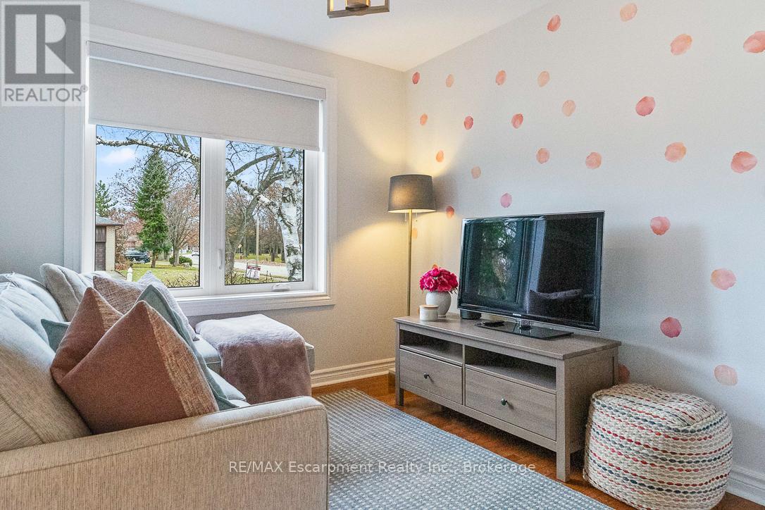 68 Glenmanor Drive N, Oakville, Ontario  L6K 2B4 - Photo 23 - W12585556