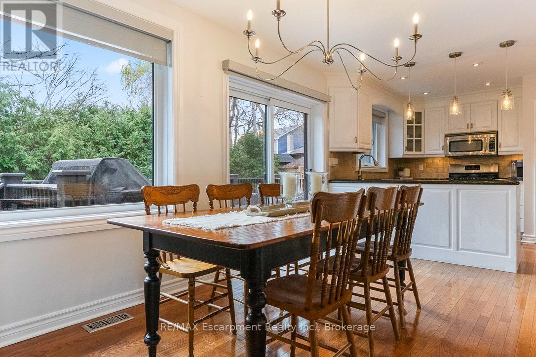 68 Glenmanor Drive N, Oakville, Ontario  L6K 2B4 - Photo 10 - W12585556