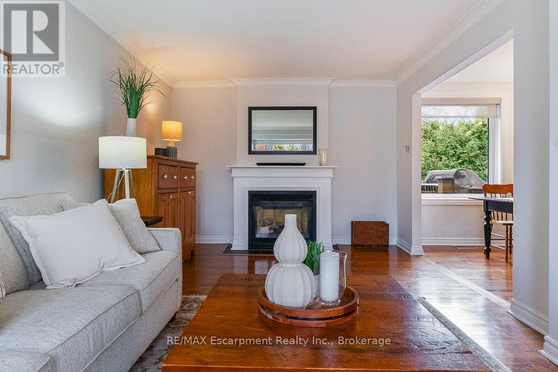 68 Glenmanor Drive N, Oakville, Ontario  L6K 2B4 - Photo 8 - W12585556