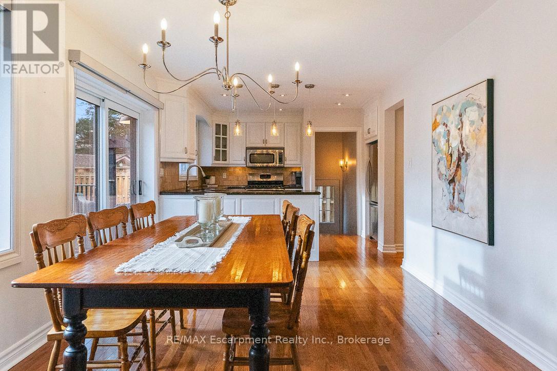 68 Glenmanor Drive N, Oakville, Ontario  L6K 2B4 - Photo 9 - W12585556