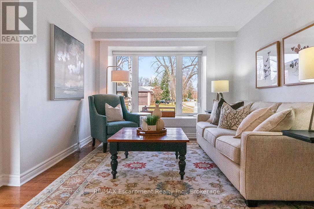 68 Glenmanor Drive N, Oakville, Ontario  L6K 2B4 - Photo 6 - W12585556