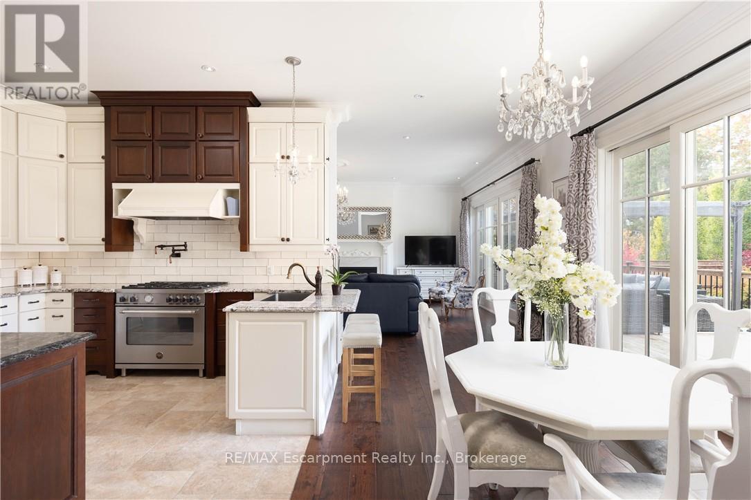 2073 Deramore Drive, Oakville, Ontario  L6J 2P7 - Photo 13 - W12602432