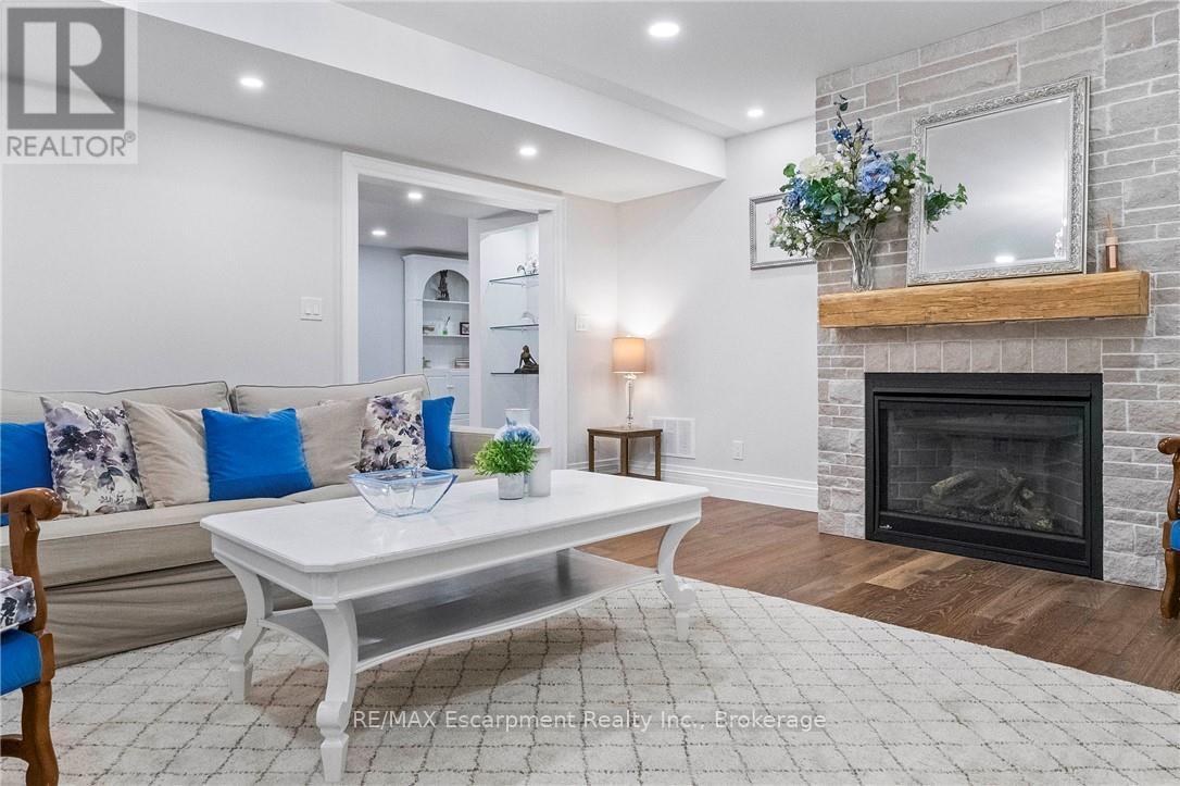 2073 Deramore Drive, Oakville, Ontario  L6J 2P7 - Photo 25 - W12602432