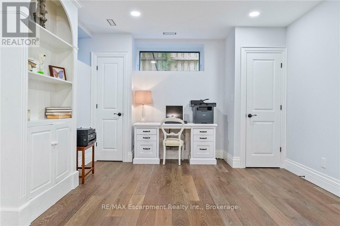 2073 Deramore Drive, Oakville, Ontario  L6J 2P7 - Photo 30 - W12602432