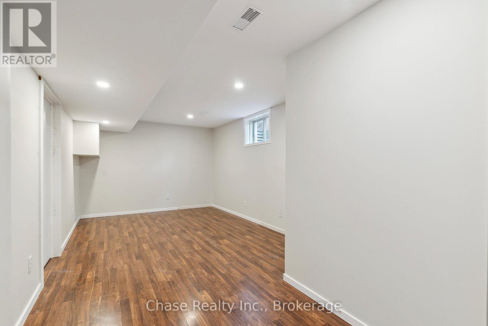 46 Sydenham Wells, Barrie (Georgian Drive), Ontario  L4M 6R4 - Photo 18 - S12648198