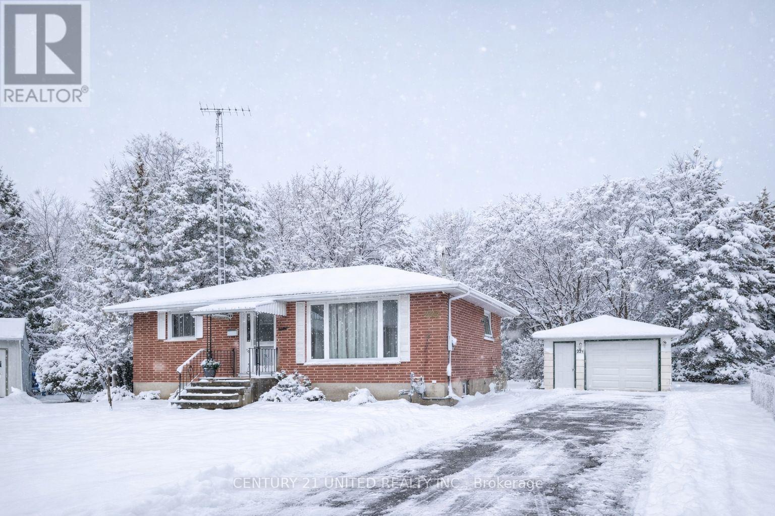 224 Nickerson Drive, Cobourg, Ontario  K9A 1A5 - Photo 2 - X12426815