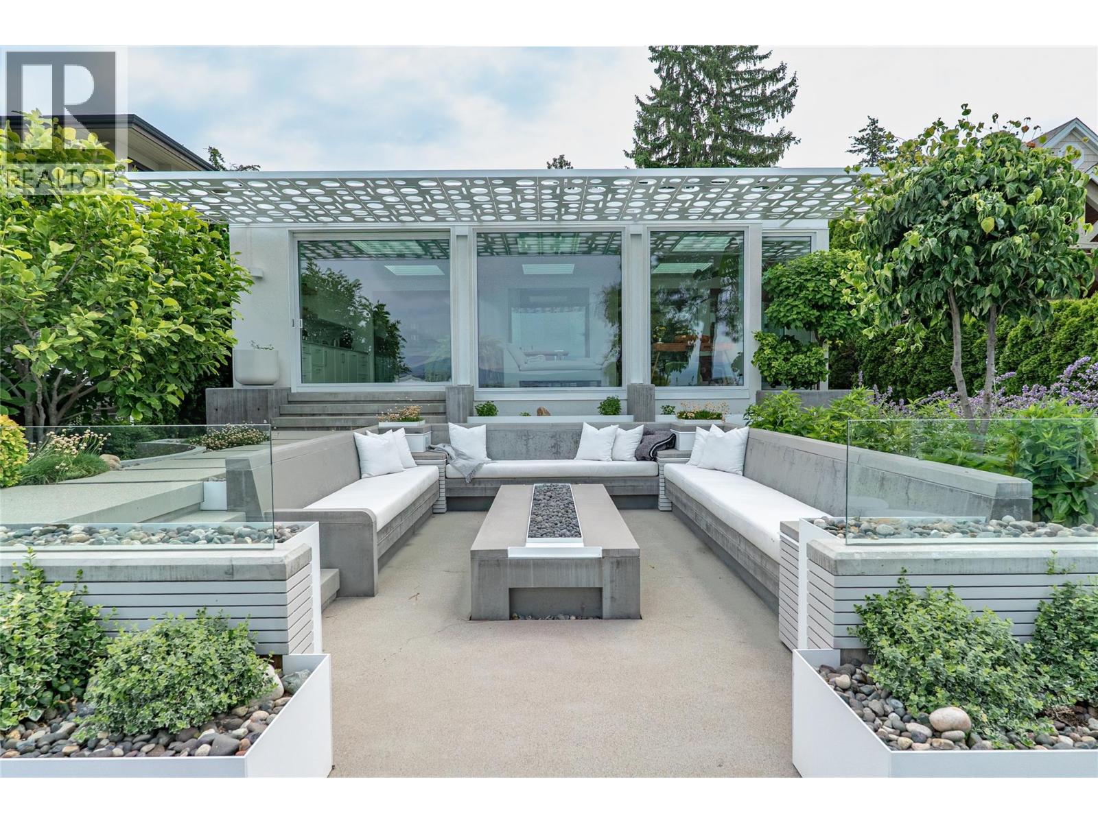 4110 Lakeshore Road, Kelowna, British Columbia  V1W 1V6 - Photo 2 - 10371320