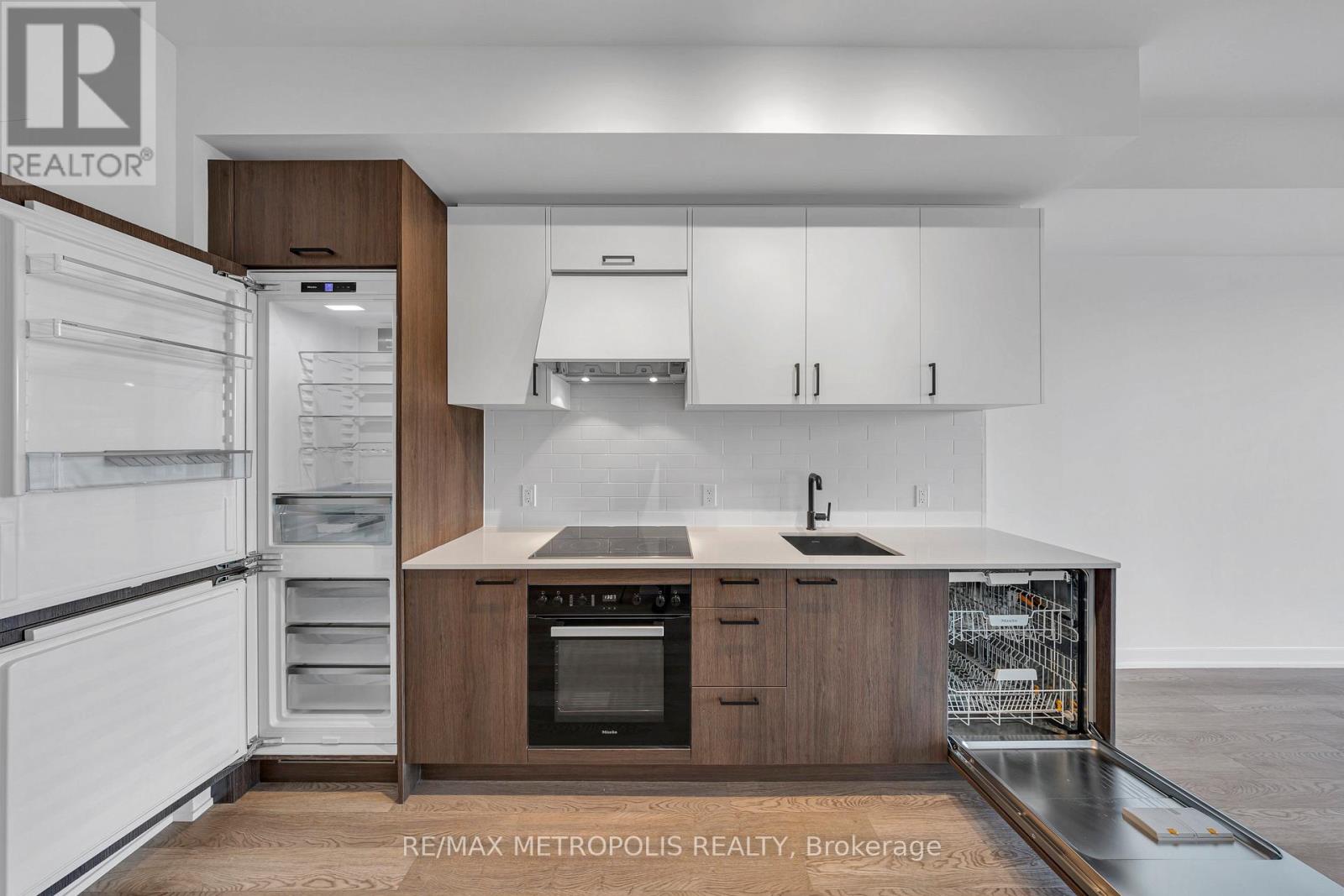 316 - 1 Kyle Lowry Road, Toronto, Ontario  M3C 0S6 - Photo 8 - C12648208