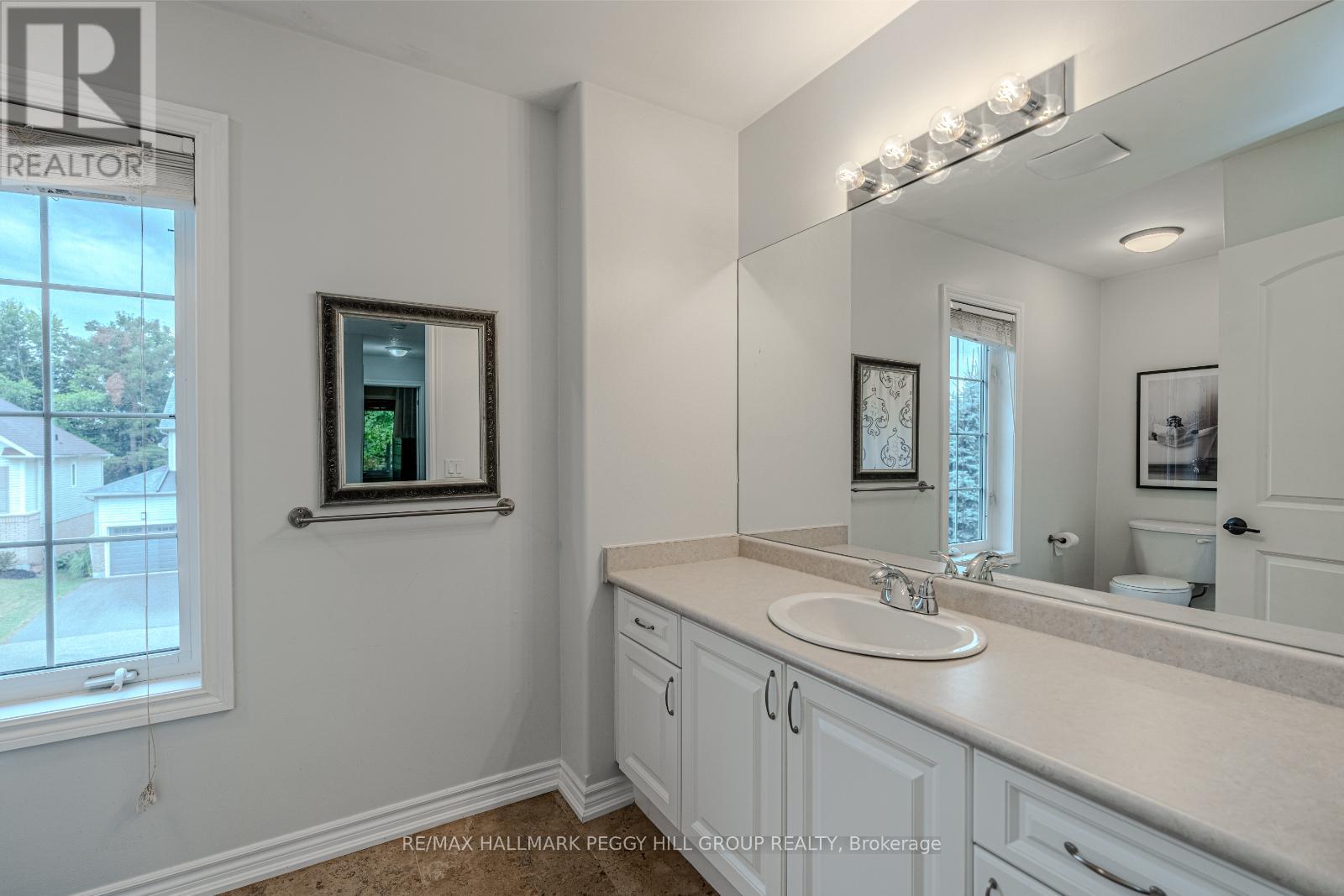 11 Oakmont Avenue, Oro-Medonte, Ontario  L0L 2L0 - Photo 11 - S12648186