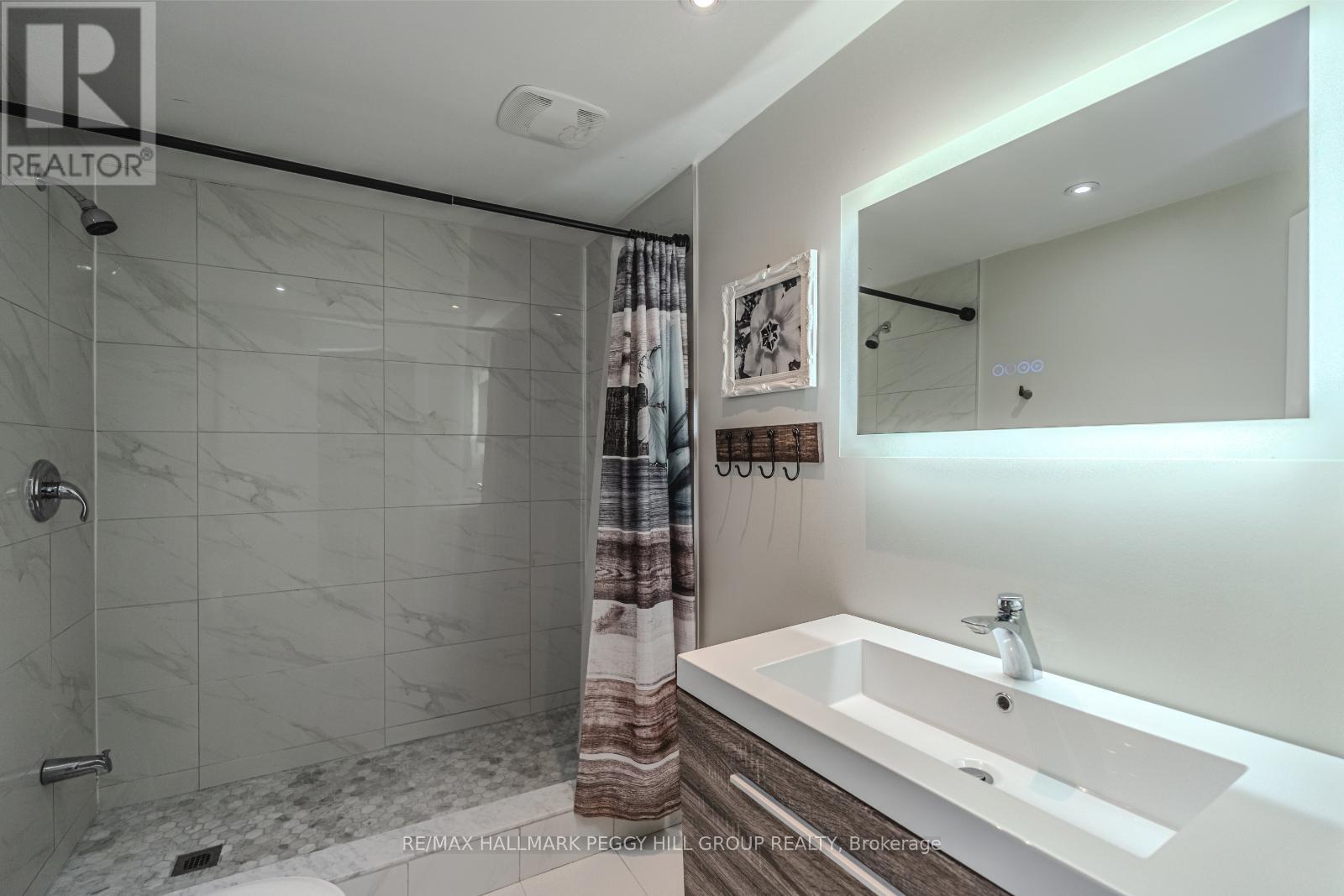 11 Oakmont Avenue, Oro-Medonte, Ontario  L0L 2L0 - Photo 15 - S12648186