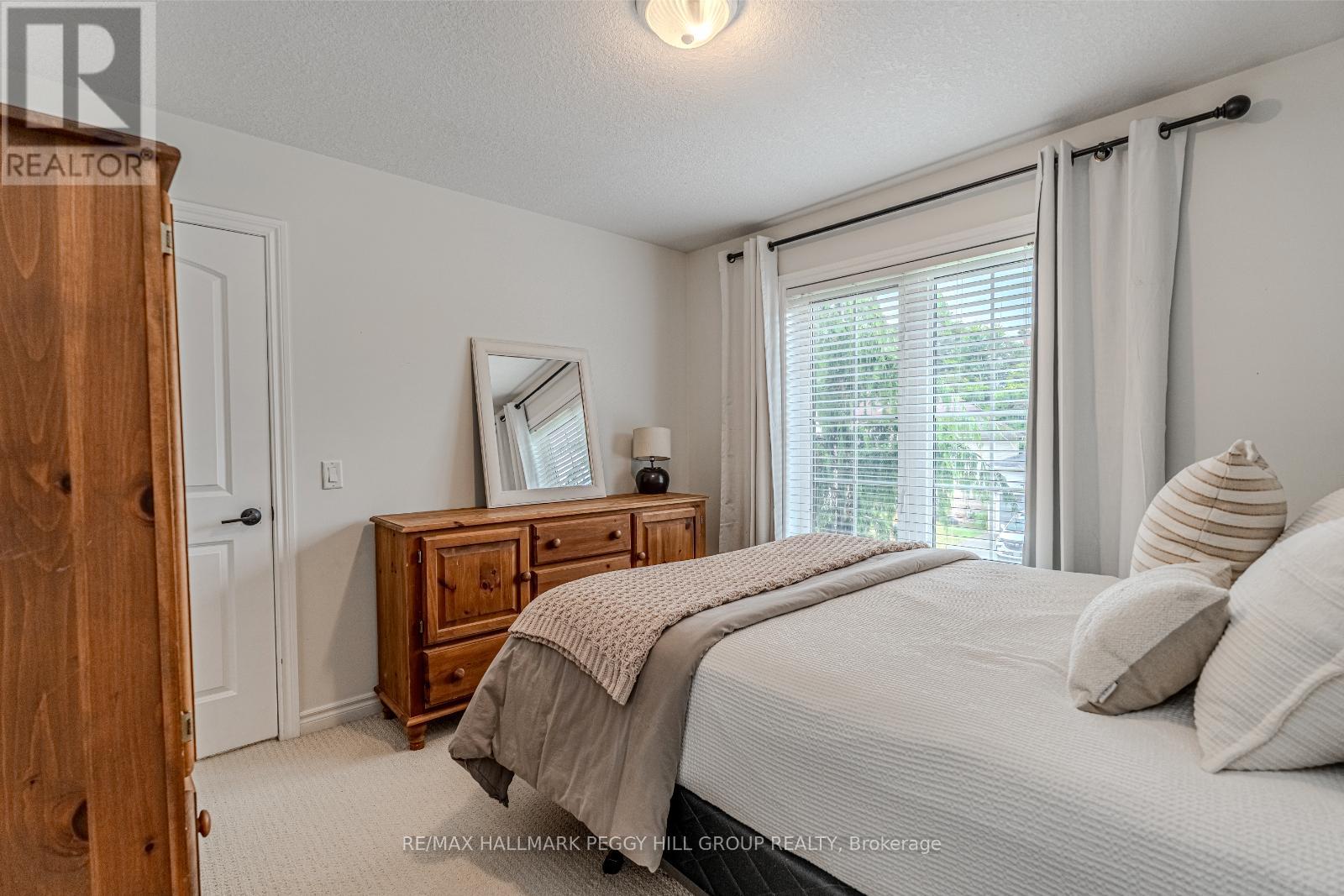 11 Oakmont Avenue, Oro-Medonte, Ontario  L0L 2L0 - Photo 9 - S12648186