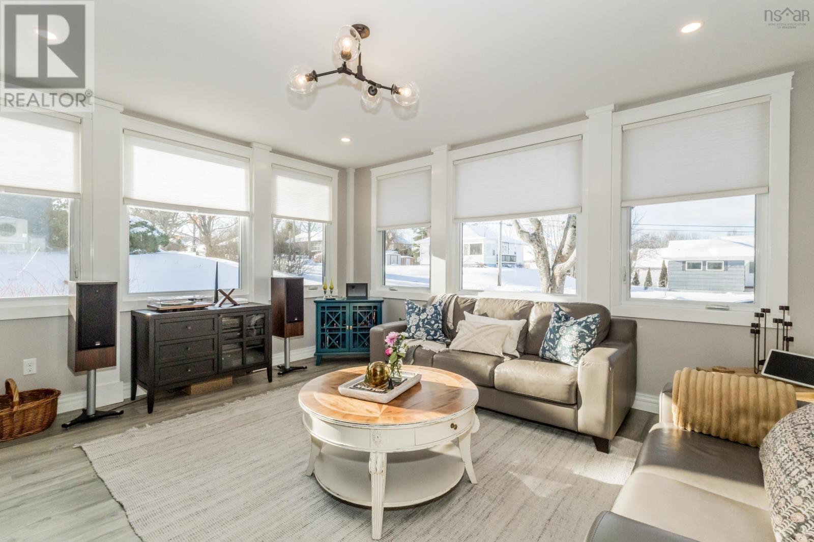 15 Hillcrest Avenue, Wolfville, Nova Scotia  B4P 1T5 - Photo 6 - 202529523