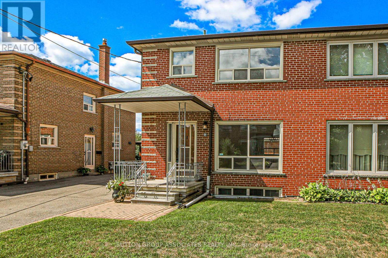 22 WOODENHILL COURT, Toronto, Ontario