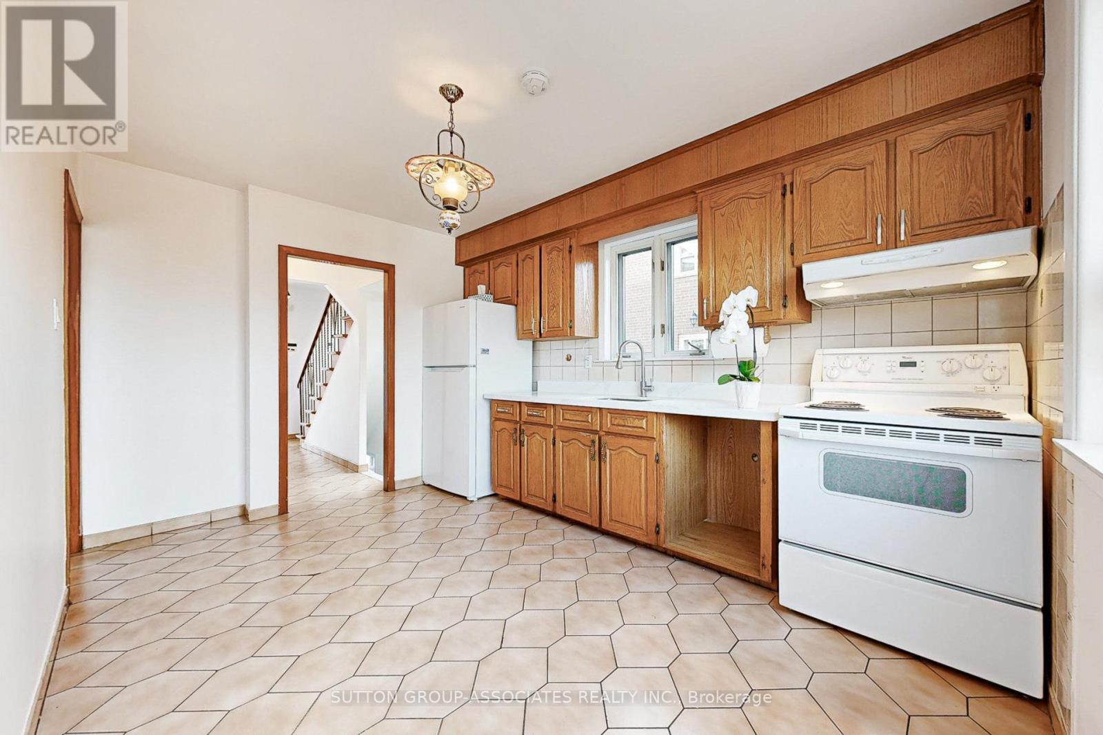 22 Woodenhill Court, Toronto, Ontario  M6M 1K9 - Photo 14 - W12648204