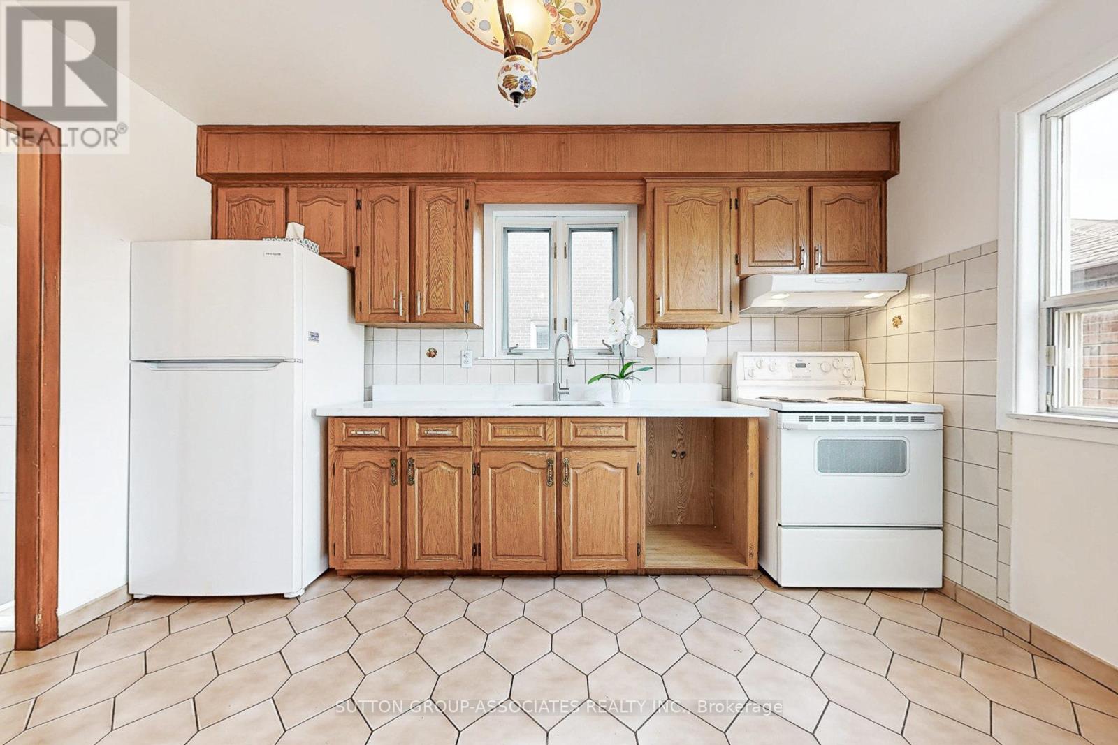 22 Woodenhill Court, Toronto, Ontario  M6M 1K9 - Photo 15 - W12648204