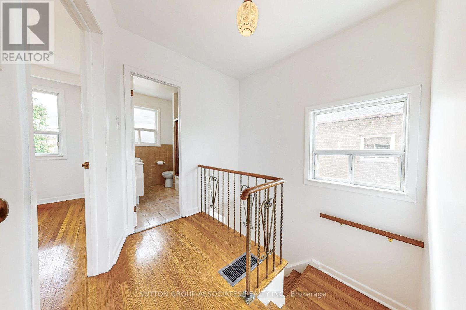 22 Woodenhill Court, Toronto, Ontario  M6M 1K9 - Photo 19 - W12648204