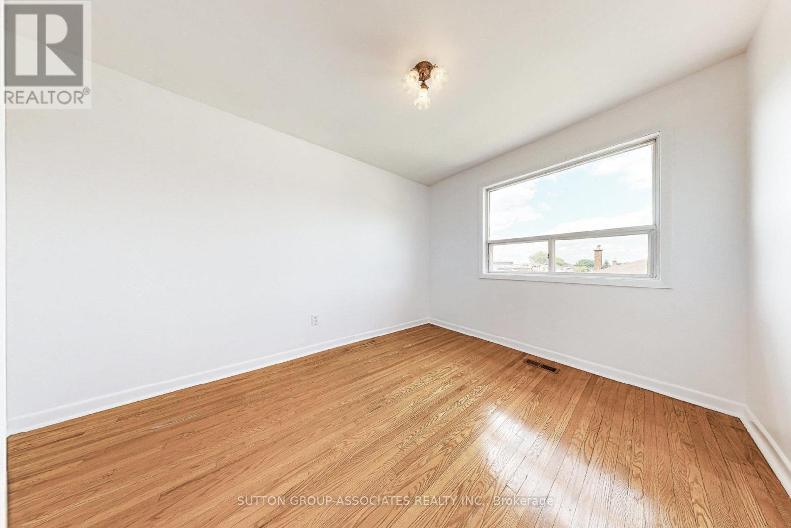 22 Woodenhill Court, Toronto, Ontario  M6M 1K9 - Photo 20 - W12648204