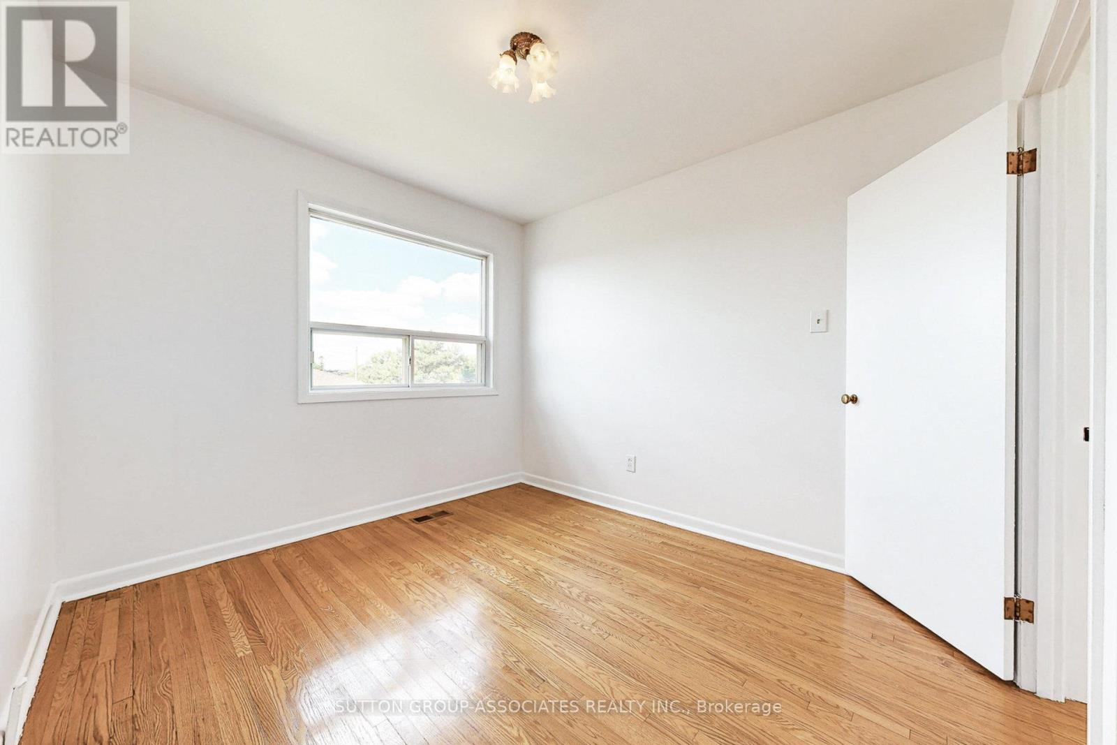 22 Woodenhill Court, Toronto, Ontario  M6M 1K9 - Photo 21 - W12648204