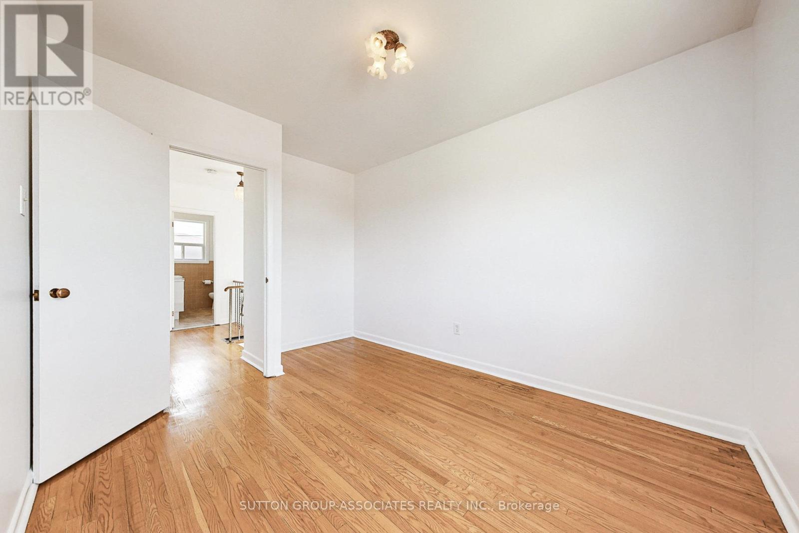 22 Woodenhill Court, Toronto, Ontario  M6M 1K9 - Photo 22 - W12648204