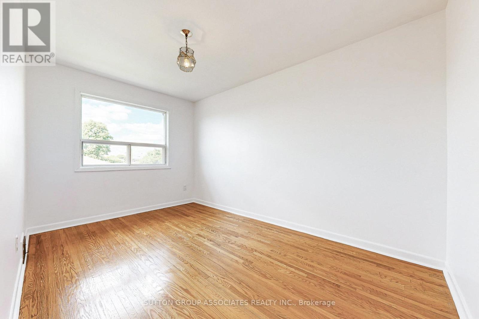 22 Woodenhill Court, Toronto, Ontario  M6M 1K9 - Photo 23 - W12648204