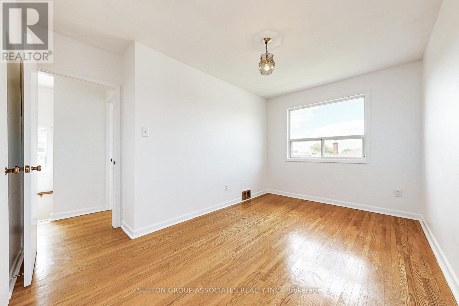 22 Woodenhill Court, Toronto, Ontario  M6M 1K9 - Photo 24 - W12648204