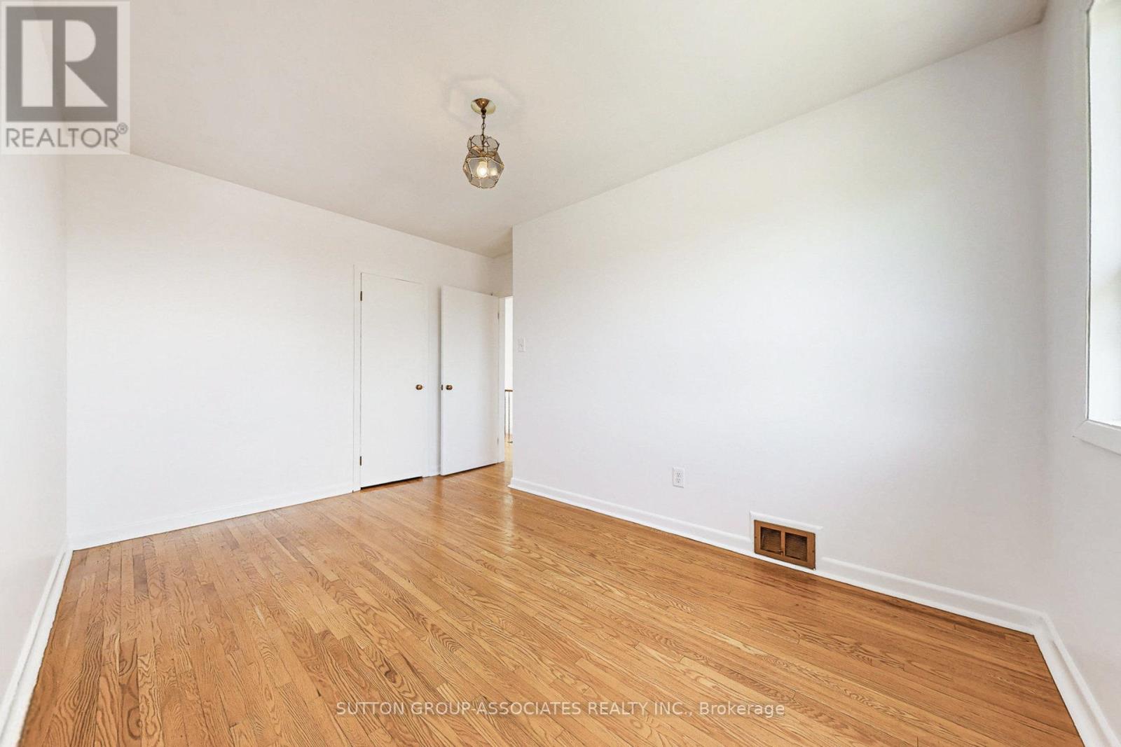 22 Woodenhill Court, Toronto, Ontario  M6M 1K9 - Photo 25 - W12648204