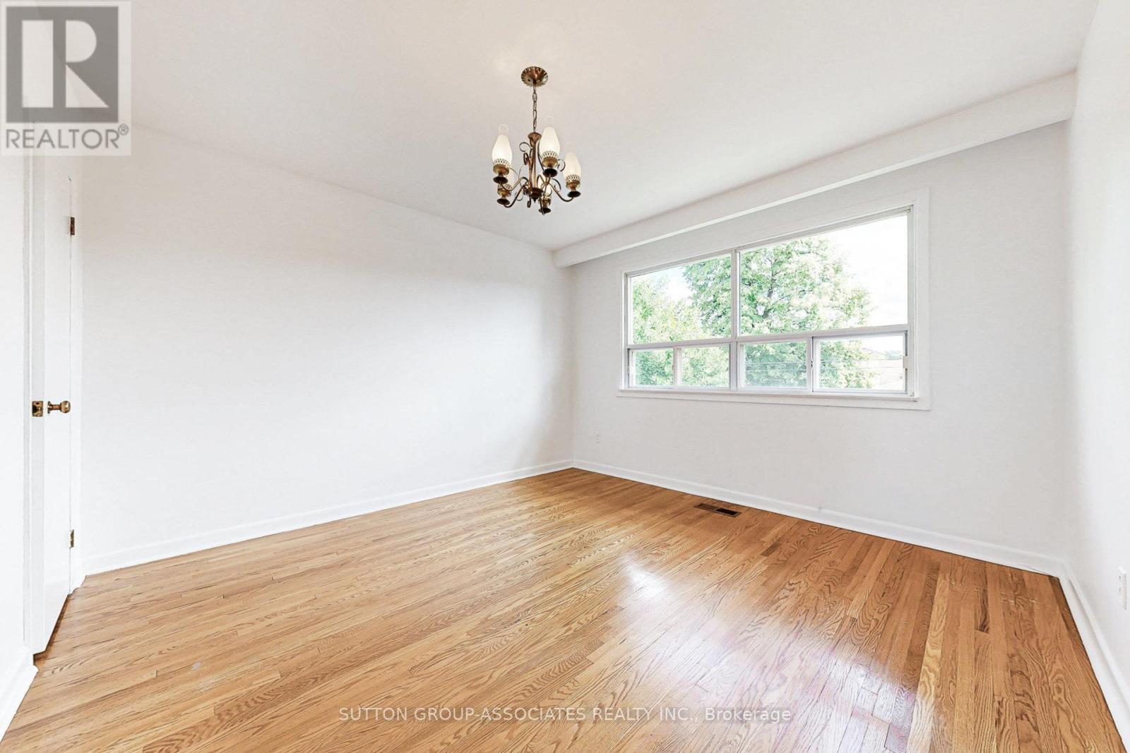 22 Woodenhill Court, Toronto, Ontario  M6M 1K9 - Photo 26 - W12648204