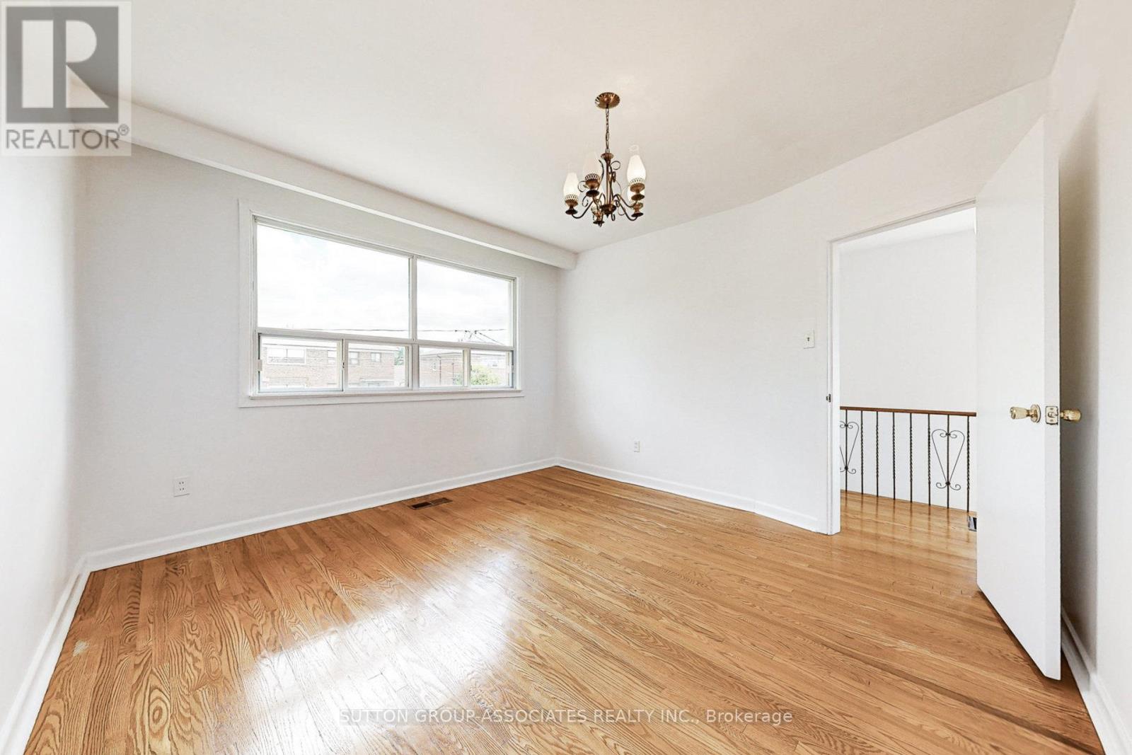 22 Woodenhill Court, Toronto, Ontario  M6M 1K9 - Photo 27 - W12648204