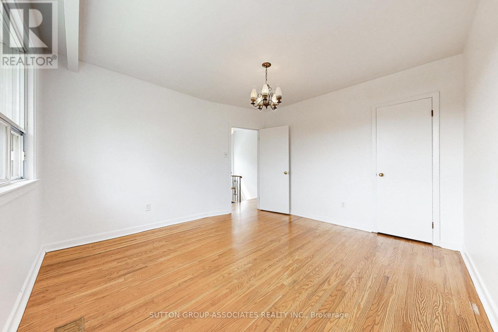 22 Woodenhill Court, Toronto, Ontario  M6M 1K9 - Photo 28 - W12648204