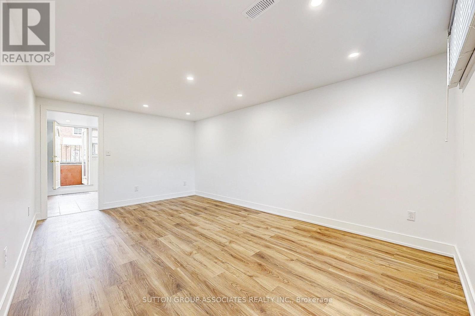 22 Woodenhill Court, Toronto, Ontario  M6M 1K9 - Photo 30 - W12648204