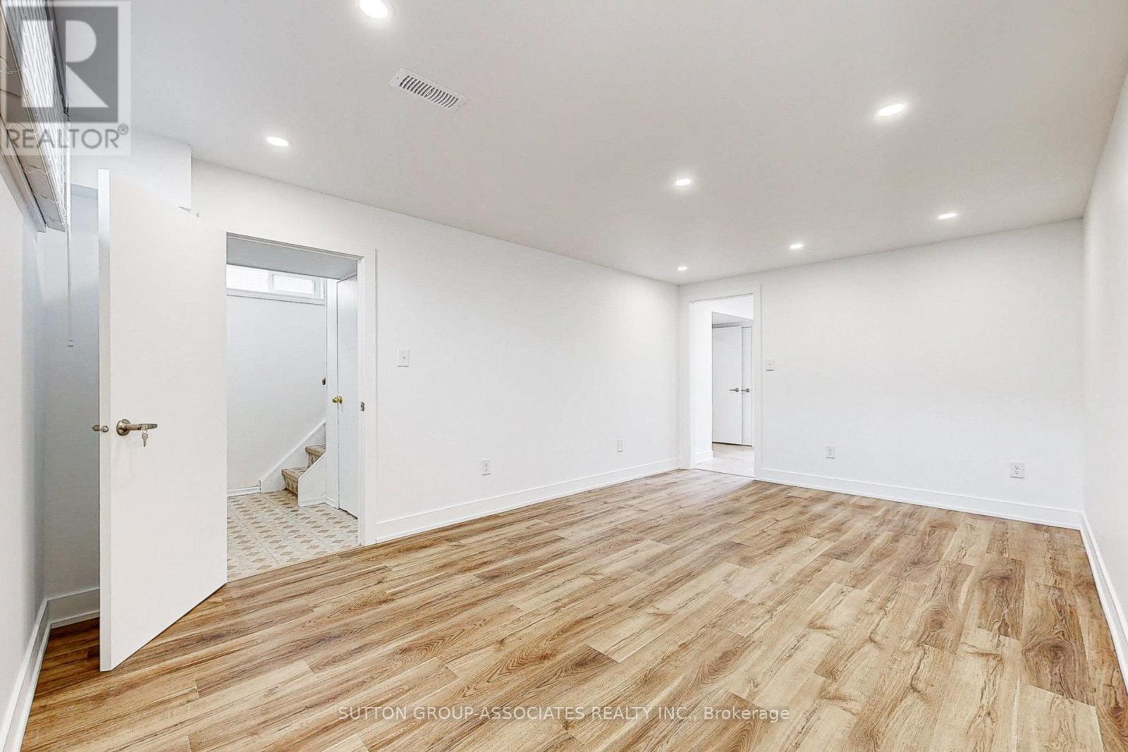 22 Woodenhill Court, Toronto, Ontario  M6M 1K9 - Photo 31 - W12648204