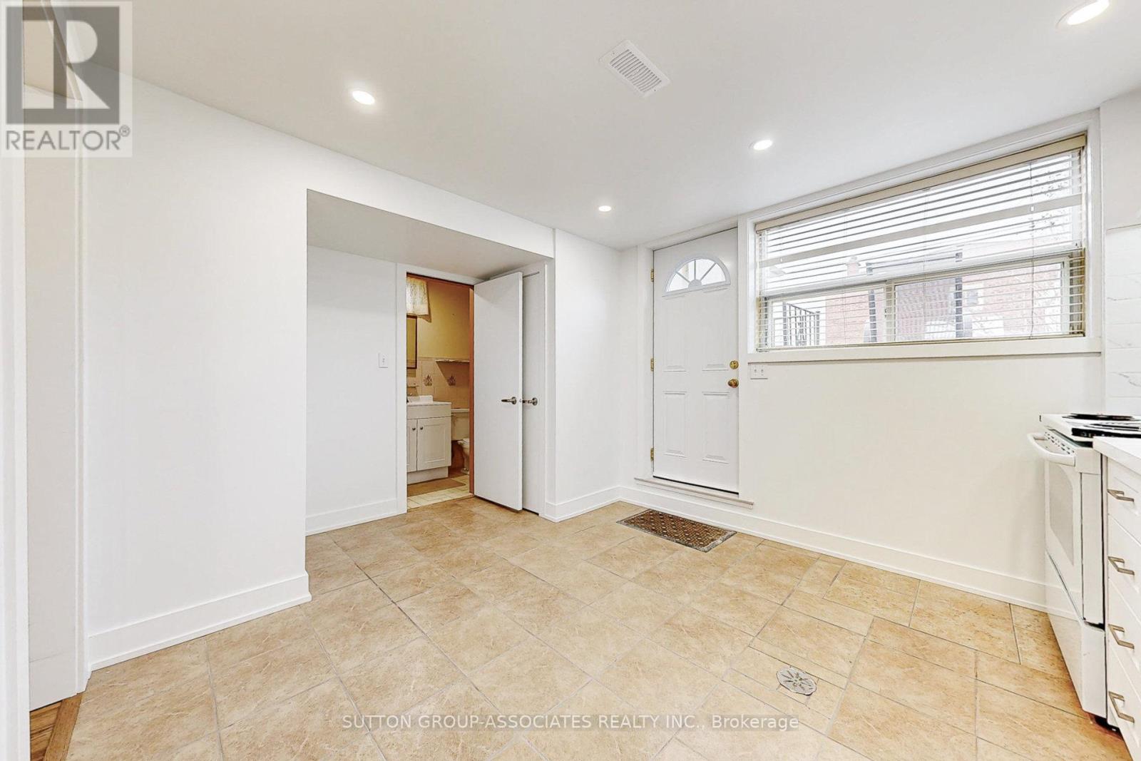 22 Woodenhill Court, Toronto, Ontario  M6M 1K9 - Photo 36 - W12648204