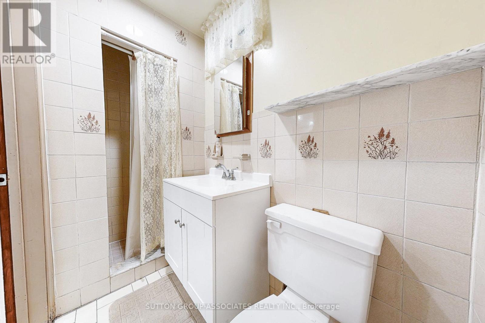 22 Woodenhill Court, Toronto, Ontario  M6M 1K9 - Photo 39 - W12648204