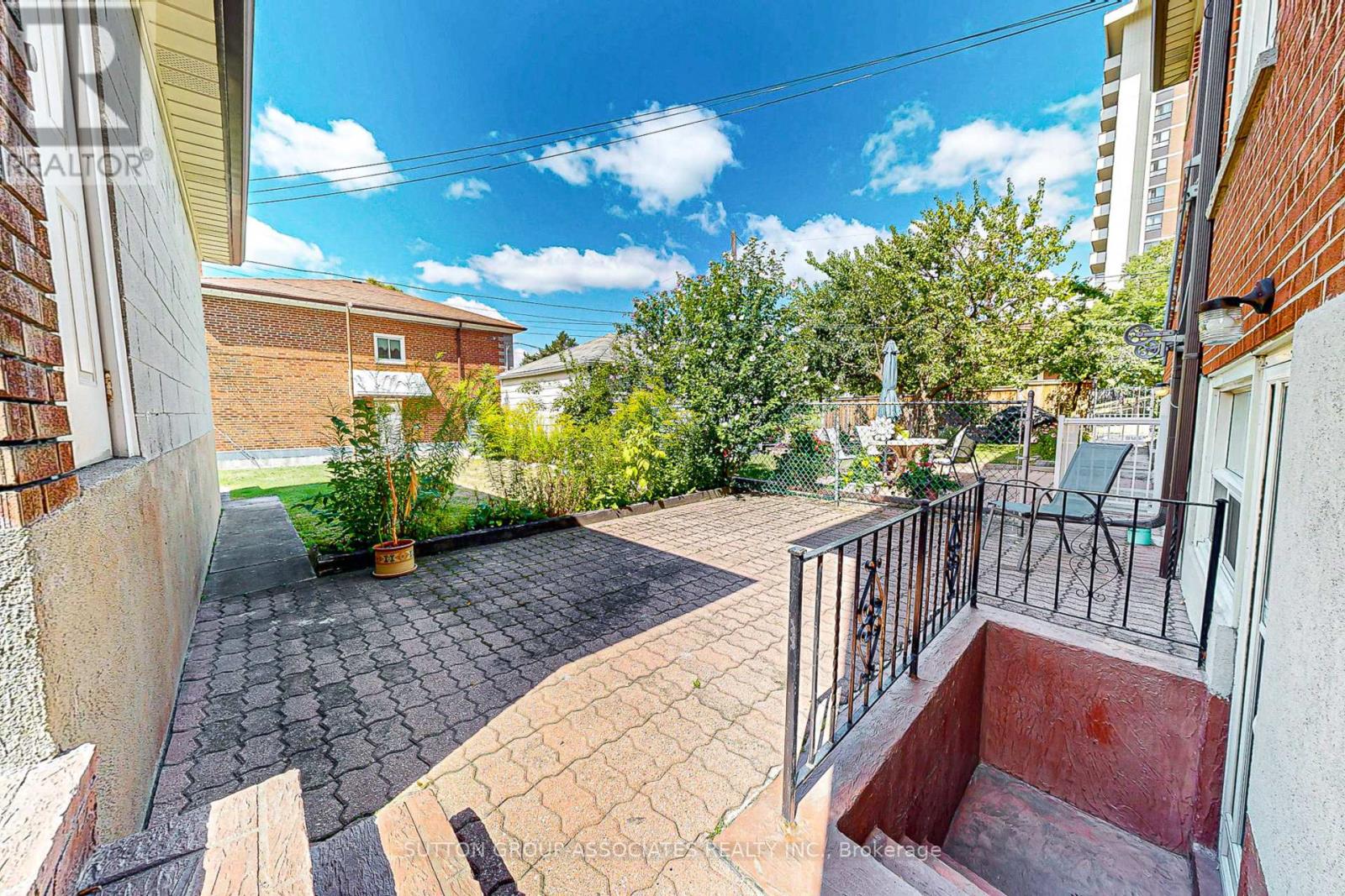 22 Woodenhill Court, Toronto, Ontario  M6M 1K9 - Photo 42 - W12648204