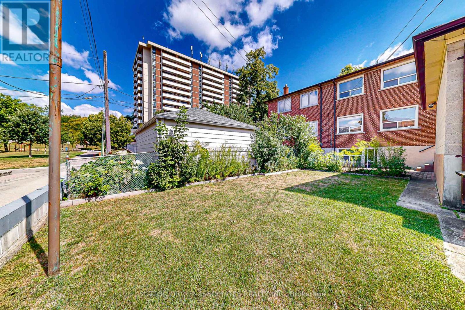 22 Woodenhill Court, Toronto, Ontario  M6M 1K9 - Photo 46 - W12648204