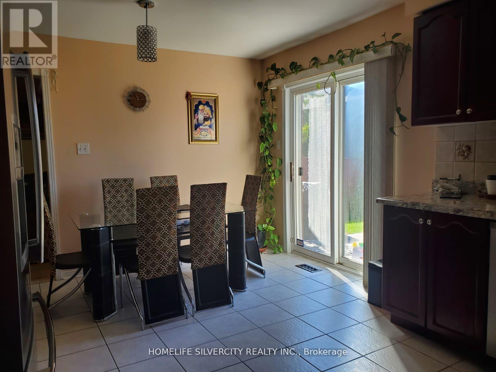 30 Sheepberry Terrace, Brampton, Ontario  L7A 2B6 - Photo 4 - W12648210