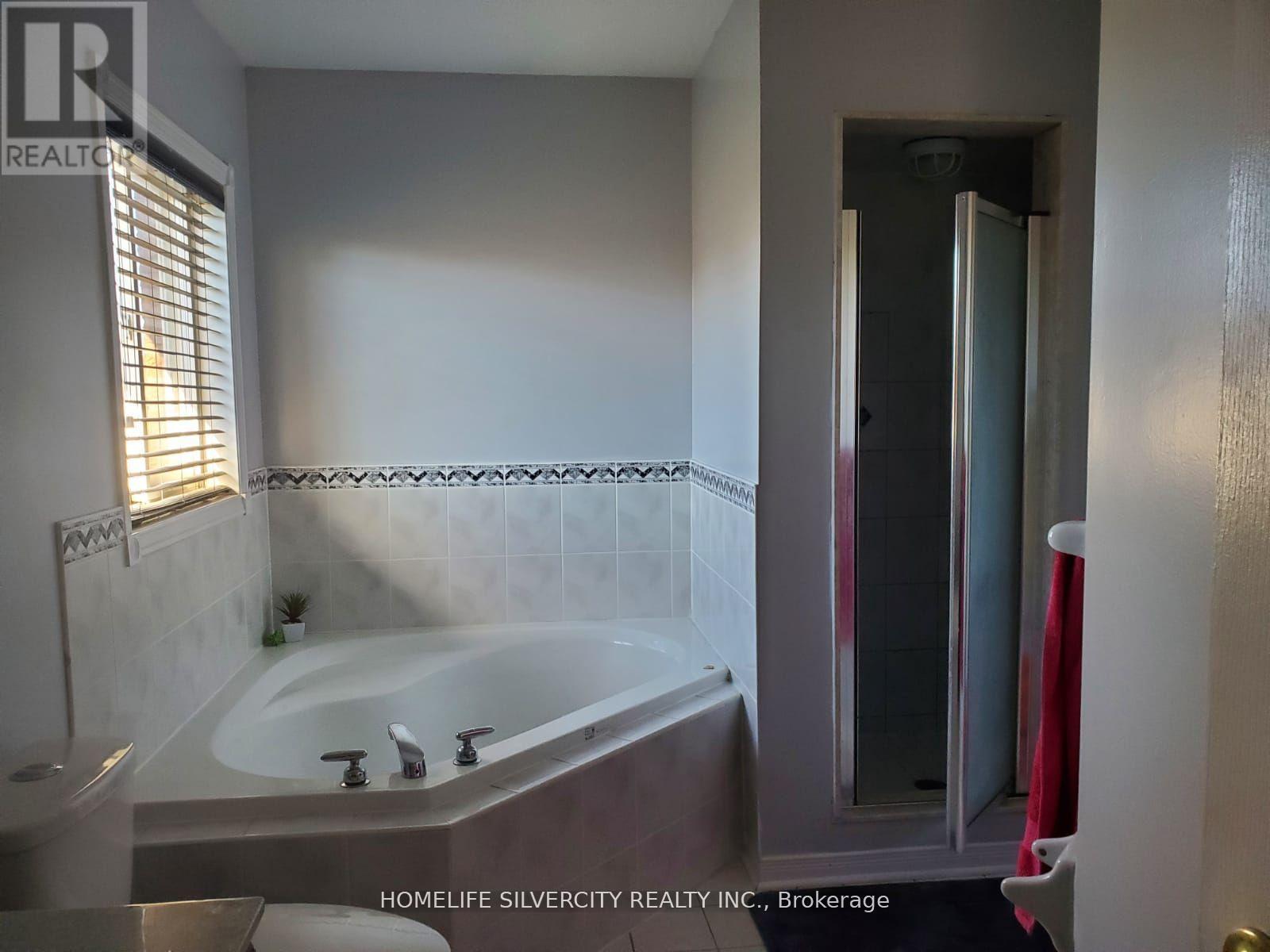 30 Sheepberry Terrace, Brampton, Ontario  L7A 2B6 - Photo 8 - W12648210