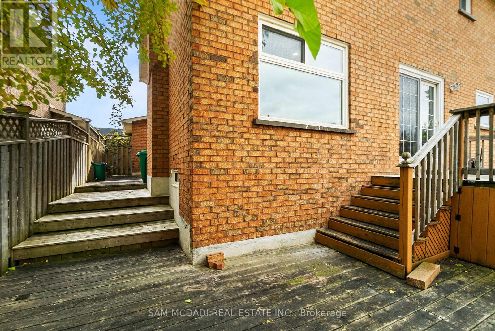 149 Sunforest Drive, Brampton, Ontario  L6Z 4B7 - Photo 4 - W12648218